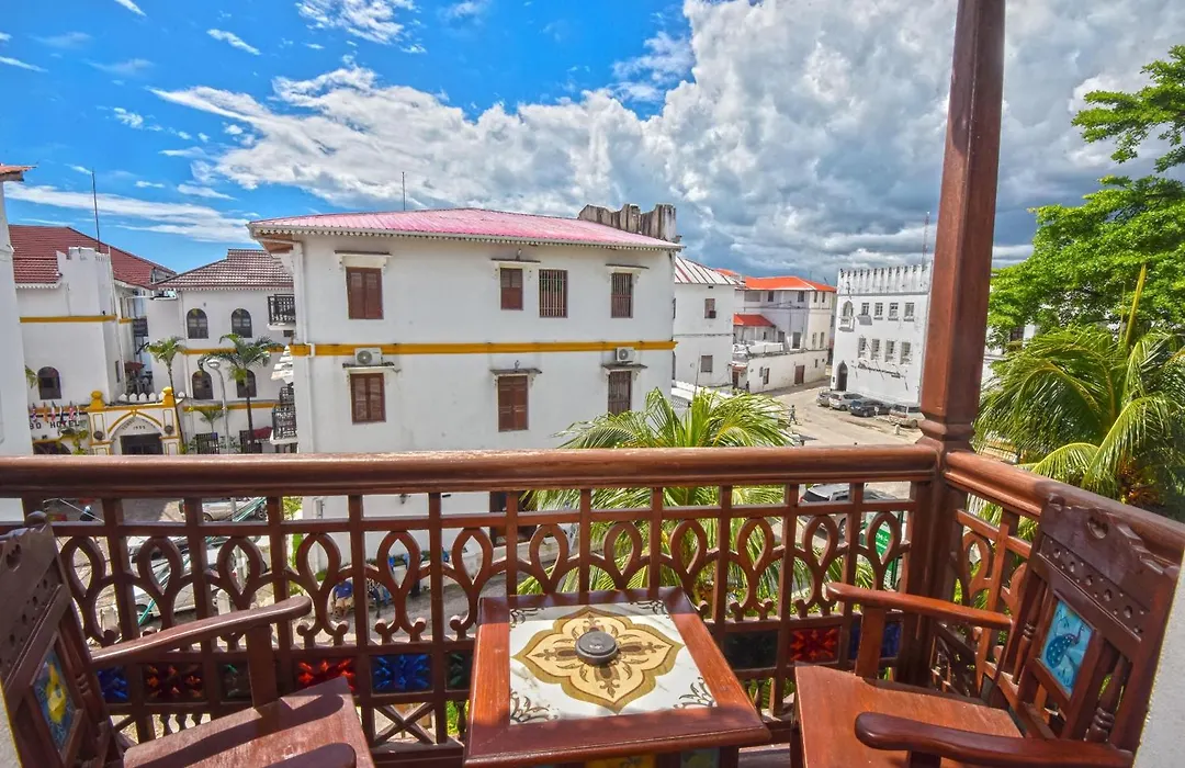 Tembo House 4*